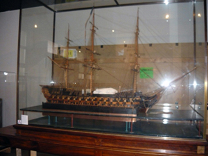 Корабль на камелях. Морской музей, Тулон, Франция.