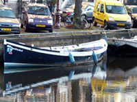 Прогулочная лодка традиционного для Нидерландов типа.