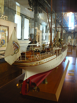 Модель яхты «Hirondelle». Океанографический музей Монако.